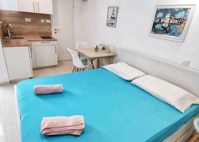 4m Above Sunset Apartment