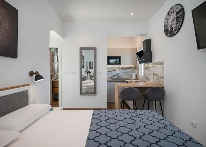 4m Above Sunset Apartment