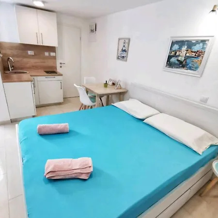 4m Above Sunset Apartman